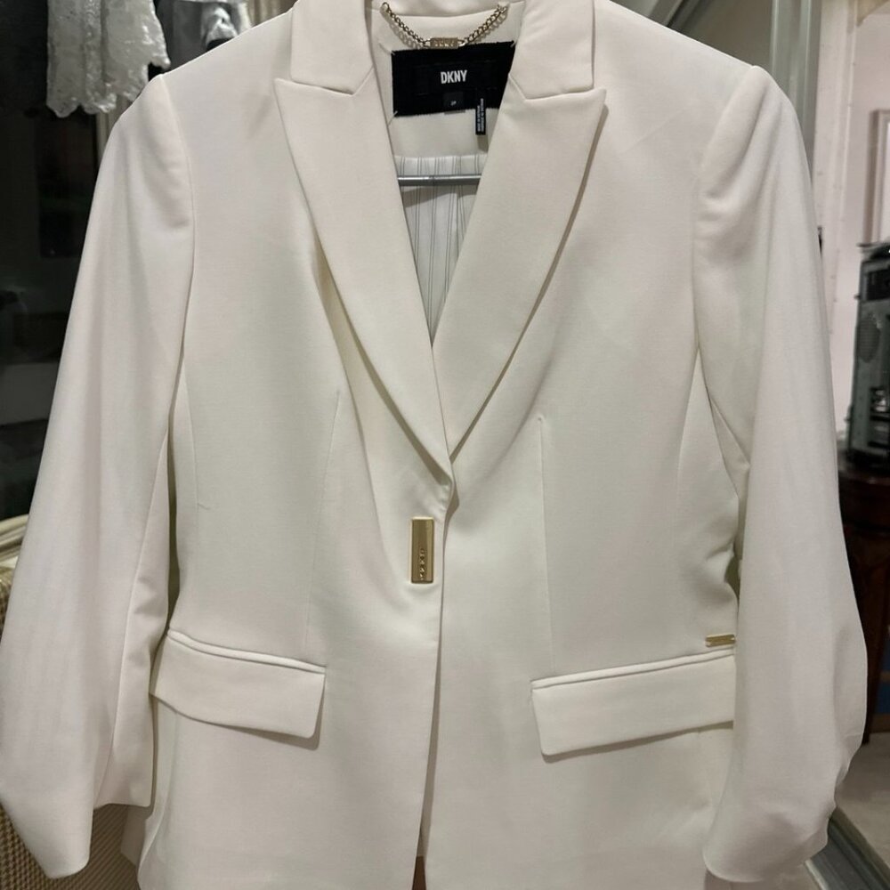 DKNY women's balzer, size 2 P